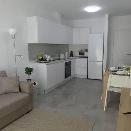 19 Piso Céntrico, Nuevo Y Bien Equipado En La Trinidad * La Laguna (Tenerife)